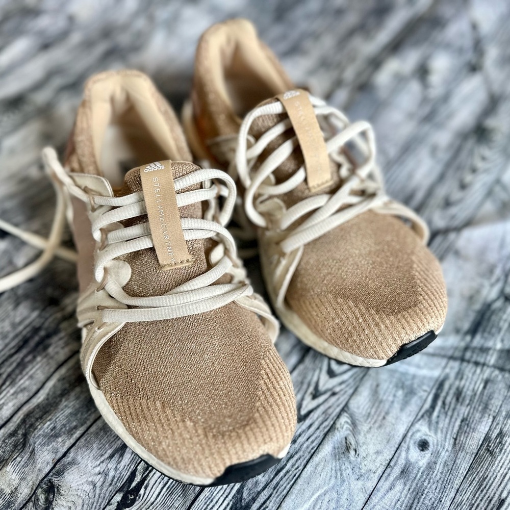 Size 6 women’s Stella McCartney x Addidas!